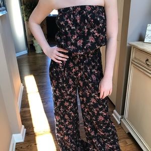 Super cute off the shoulder jumpsuit w/ open back.